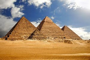 piramide egito herança historica história 750x500